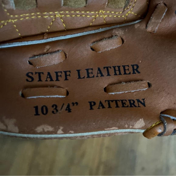 Wilson Greg Maddox 10 3/4 Baseball Mitt - Picture 7 of 8